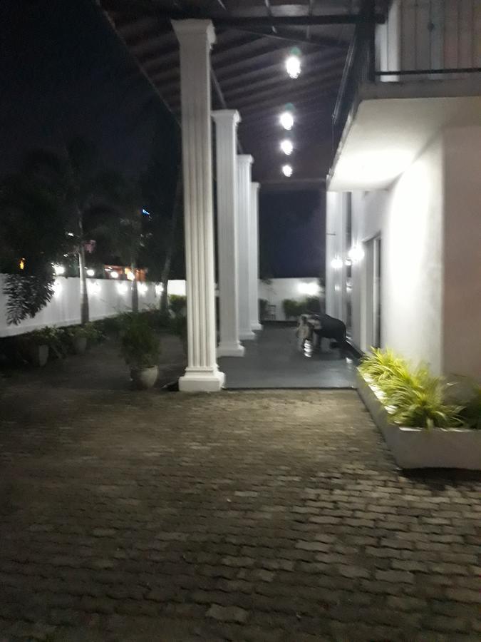 The Kingston Hotel Kiribathgoda Ngoại thất bức ảnh